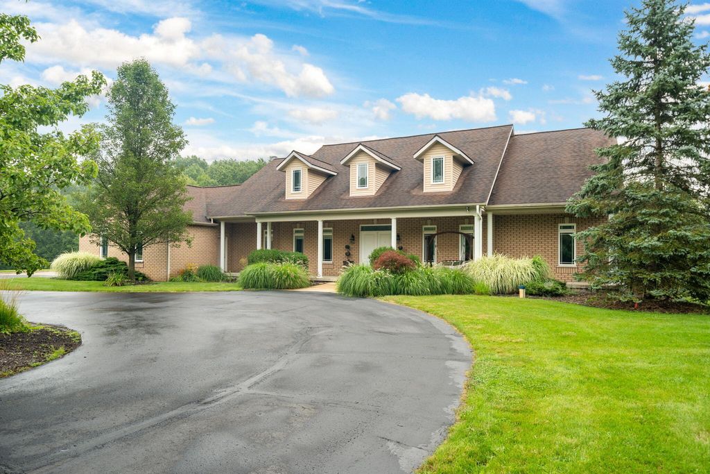 Photo of 5578 Wing Avenue SE, Kentwood, MI 49512 (MLS # 23031676)