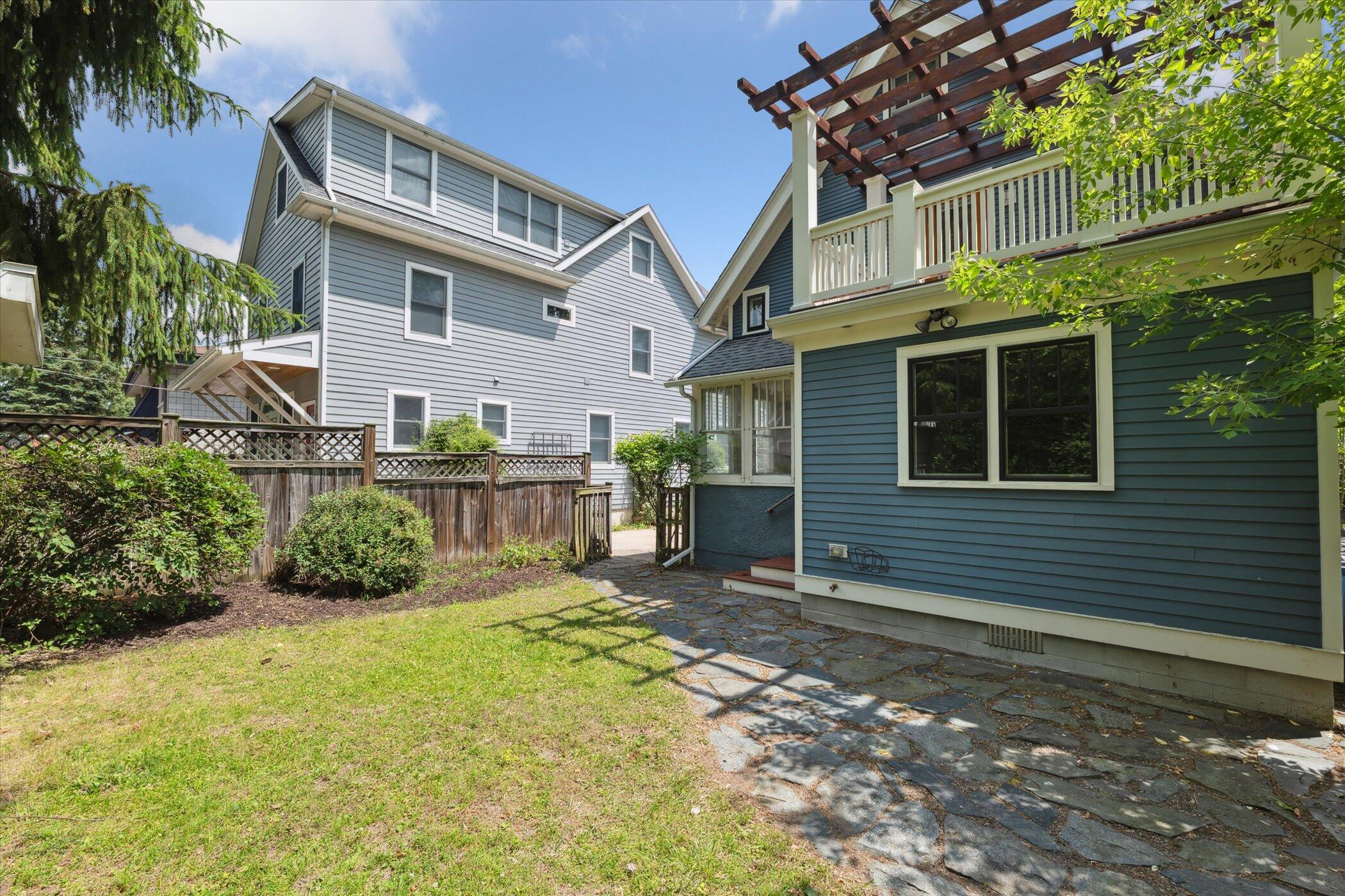 Ann Arbor, Michigan 48103, United States, 3 Bedrooms Bedrooms, ,2 BathroomsBathrooms,Residential,Active,159083