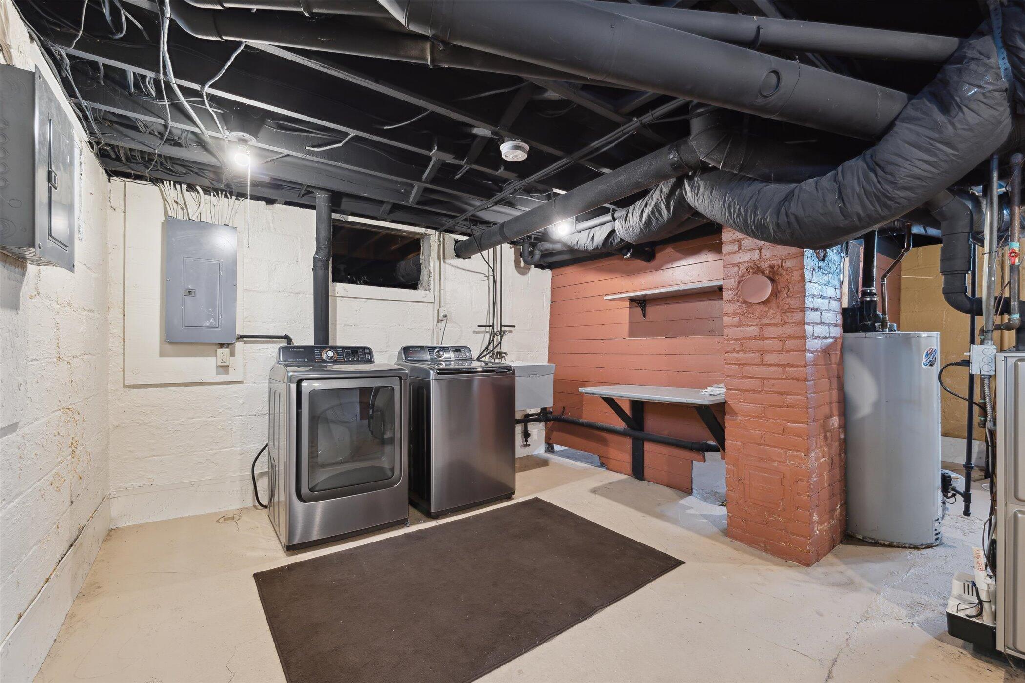 Ann Arbor, Michigan 48103, United States, 3 Bedrooms Bedrooms, ,2 BathroomsBathrooms,Residential,Active,159083