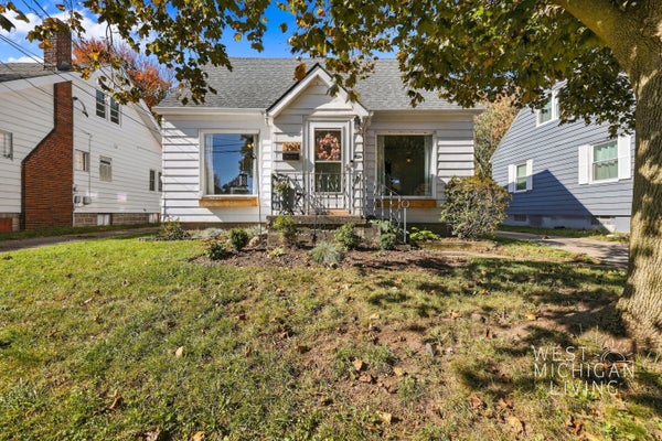 1915 BLANDFORD AVE SW, WYOMING, MI 49519 - Image 0bbe3e1024ac2ce27ea6cb9d1a831b4d/4169710238