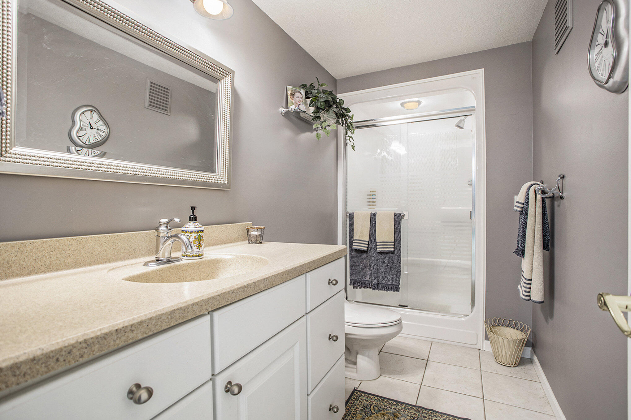 Battle Creek, Michigan 49017, United States, 3 Bedrooms Bedrooms, ,5 BathroomsBathrooms,Residential,Pending,59607