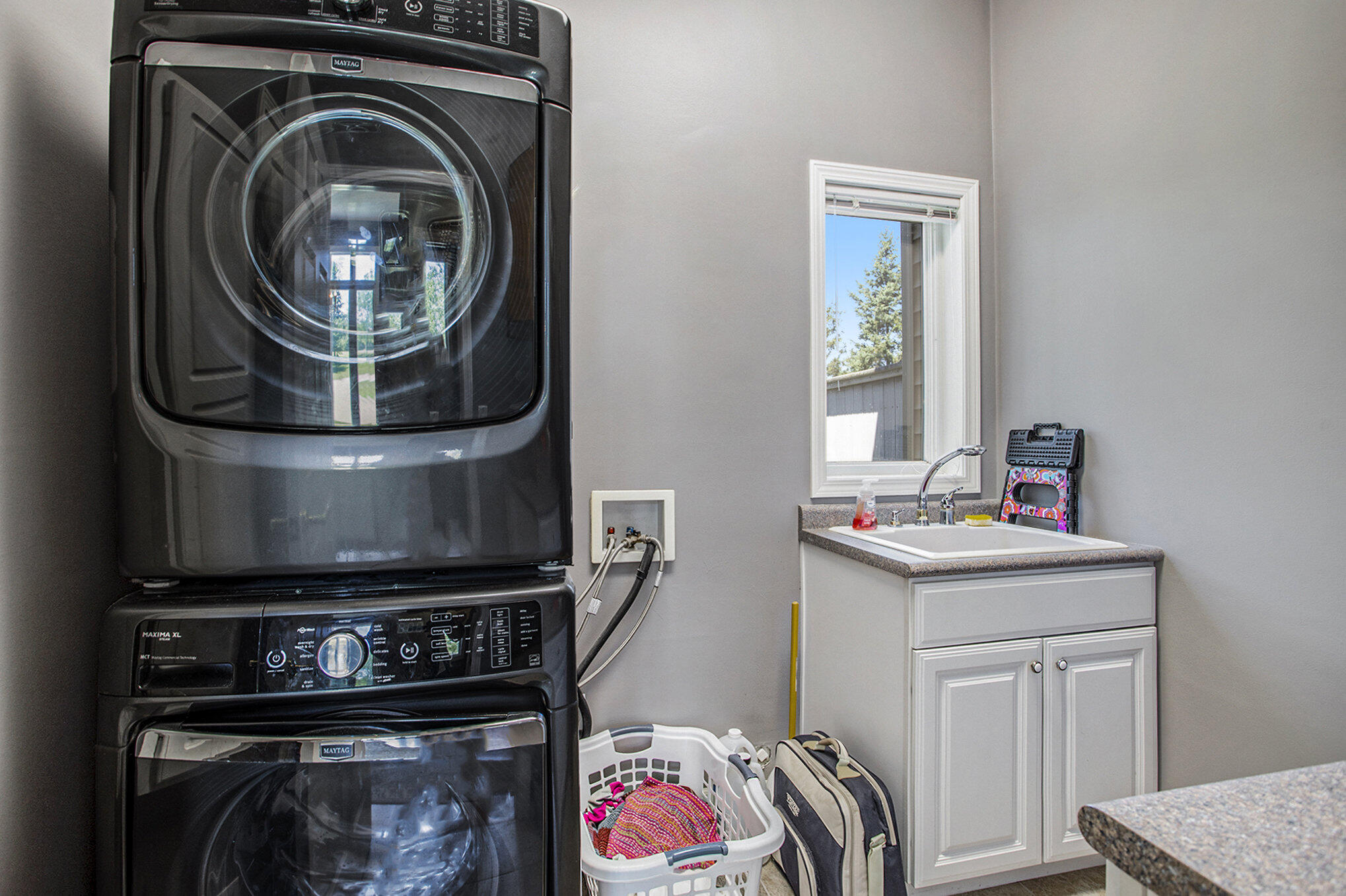 Battle Creek, Michigan 49017, United States, 3 Bedrooms Bedrooms, ,5 BathroomsBathrooms,Residential,Pending,59607