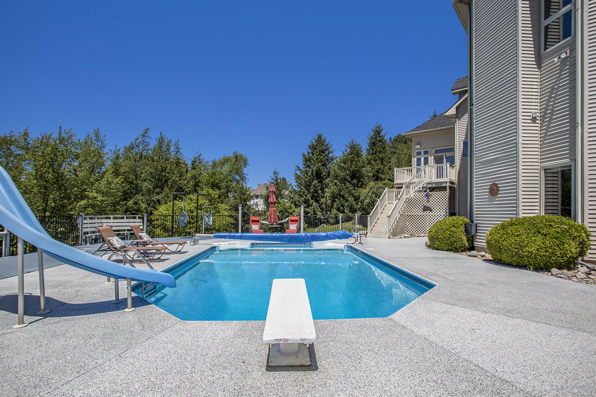 Battle Creek, Michigan 49017, United States, 3 Bedrooms Bedrooms, ,5 BathroomsBathrooms,Residential,Pending,59607