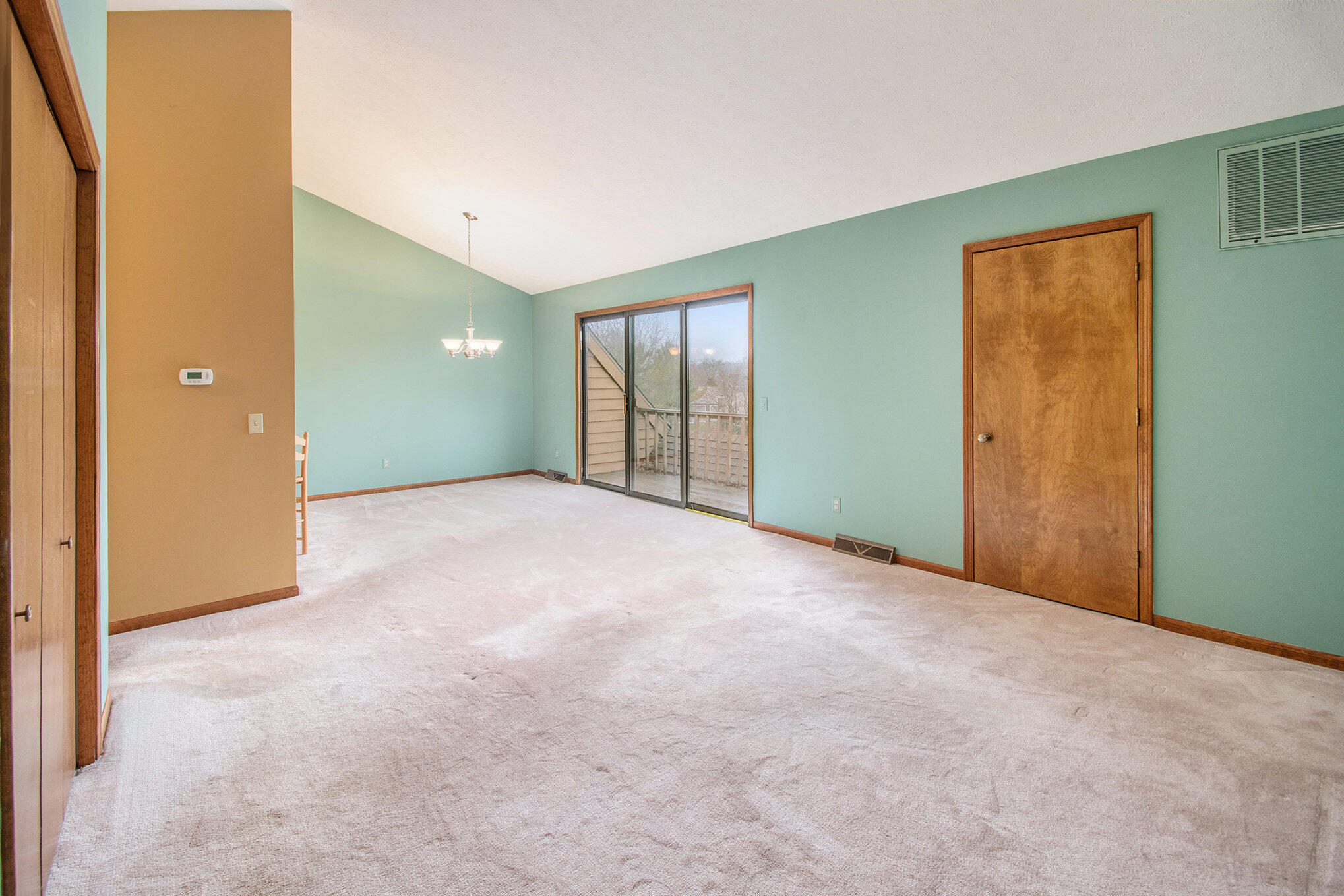 Rockford, Michigan 49341, United States, 2 Bedrooms Bedrooms, ,1 BathroomBathrooms,Residential,Active,83654