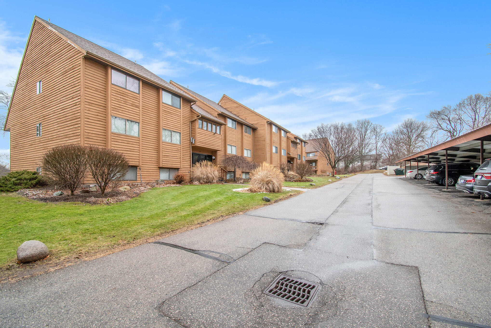 Rockford, Michigan 49341, United States, 2 Bedrooms Bedrooms, ,1 BathroomBathrooms,Residential,Active,83654