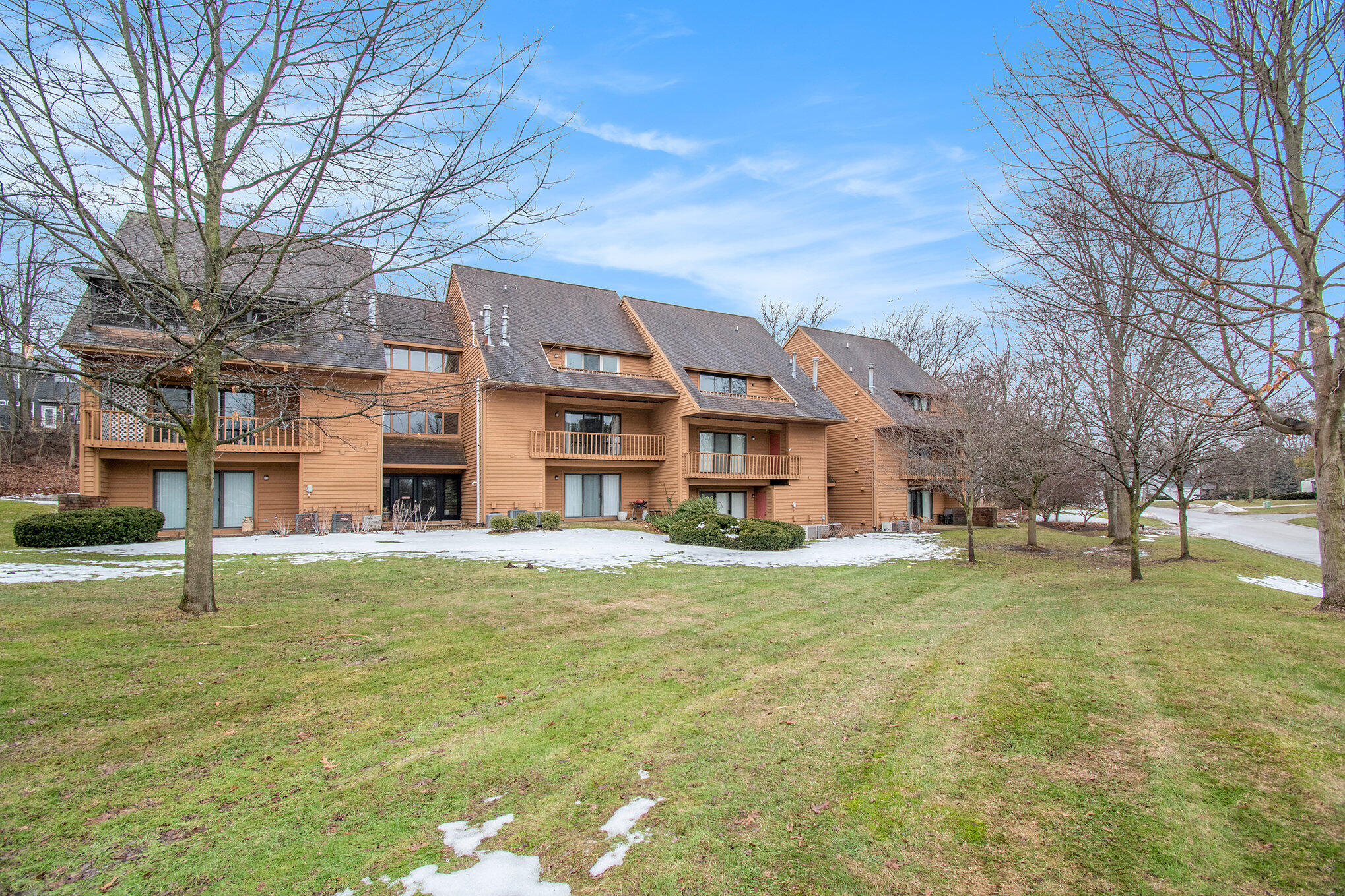 Rockford, Michigan 49341, United States, 2 Bedrooms Bedrooms, ,1 BathroomBathrooms,Residential,Active,83654