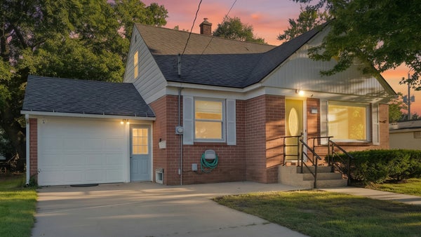 11 W MCKINLEY AVE, ZEELAND, MI 49464 - Image 0cadb2bd2cf685b3b66ff73fcbf4b81d/1740123144