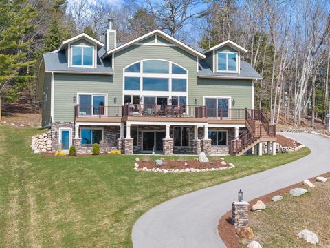 1267 Pinetree Trail Harbor Springs MI 49740