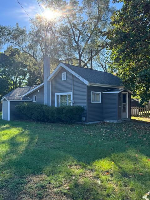 Photo of 812 N 4th Street, Greenville, MI 48838 (MLS # 25051708)