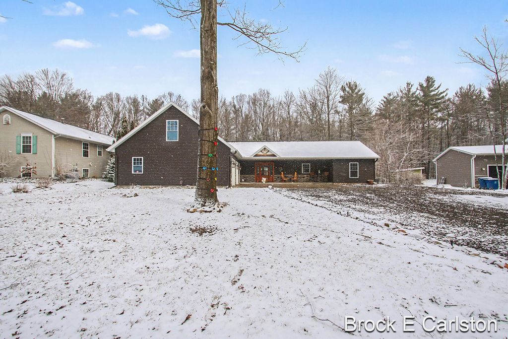 Photo of 19200 Glendale Circle, Spring Lake, MI 49456 (MLS # 26010355)