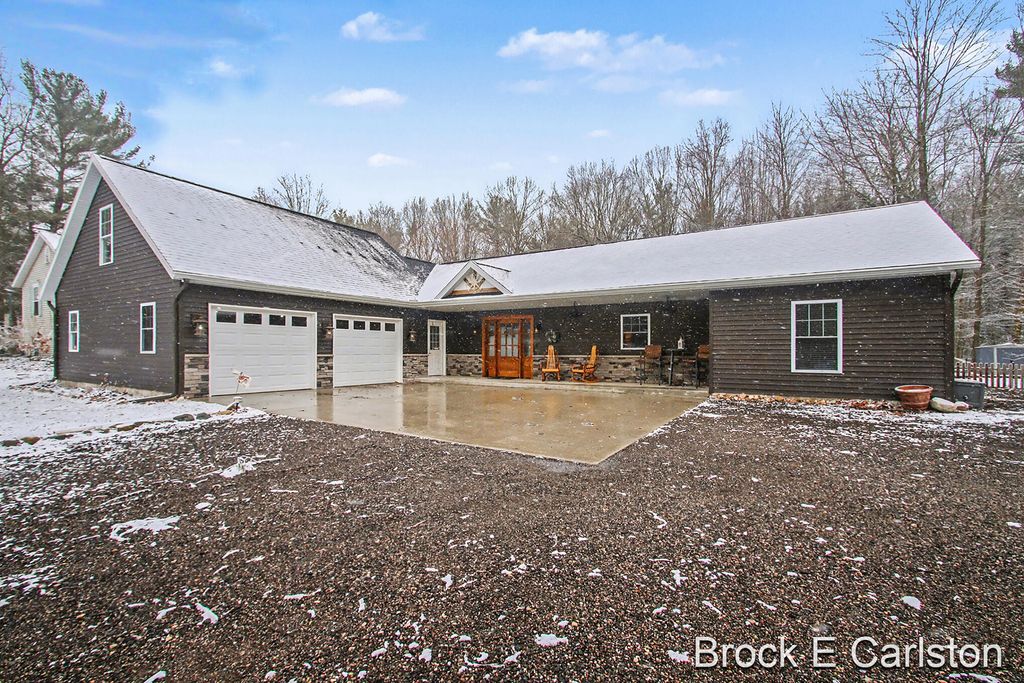 Photo of 19200 Glendale Circle, Spring Lake, MI 49456 (MLS # 26010355)