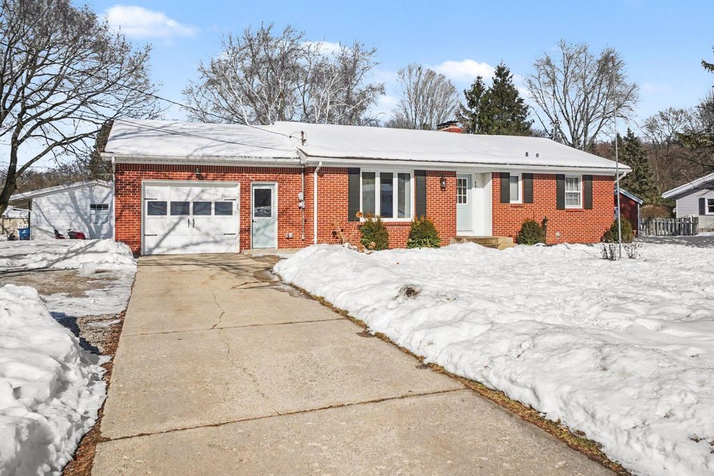 Photo of 531 E Seminole Drive, Fremont, MI 49412 (MLS # 26005360)