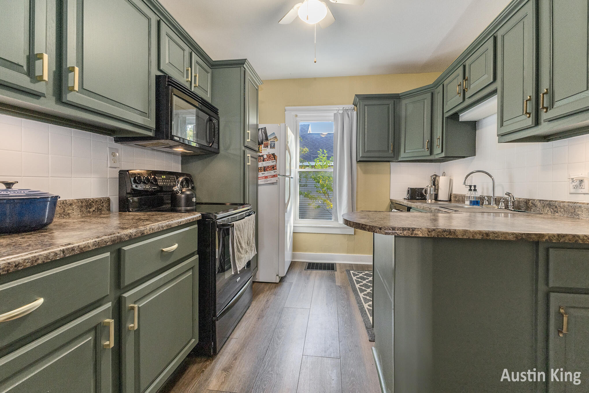 Grand Rapids, Michigan 49503, United States, 3 Bedrooms Bedrooms, ,2 BathroomsBathrooms,Residential,Active,232699