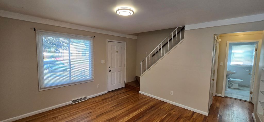 Photo of 4924 Hipp Street, Dearborn Heights, MI 48125 (MLS # 25051458)