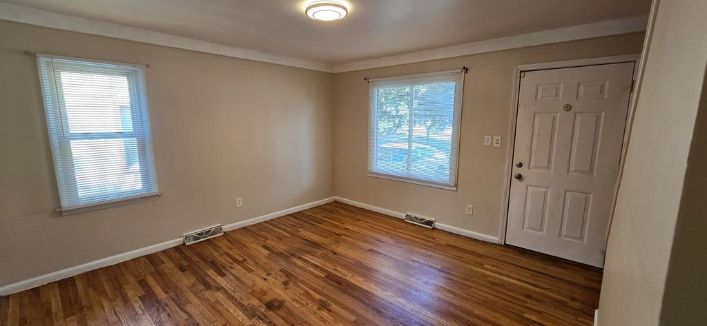Photo of 4924 Hipp Street, Dearborn Heights, MI 48125 (MLS # 25051458)