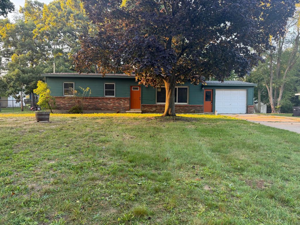 Photo of 582 Hayes Street, Holland, MI 49424 (MLS # 25048854)