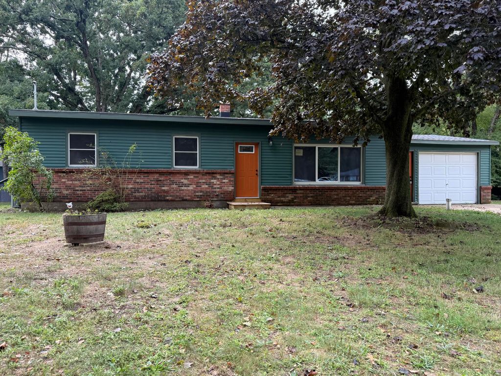 Photo of 582 Hayes Street, Holland, MI 49424 (MLS # 25048854)