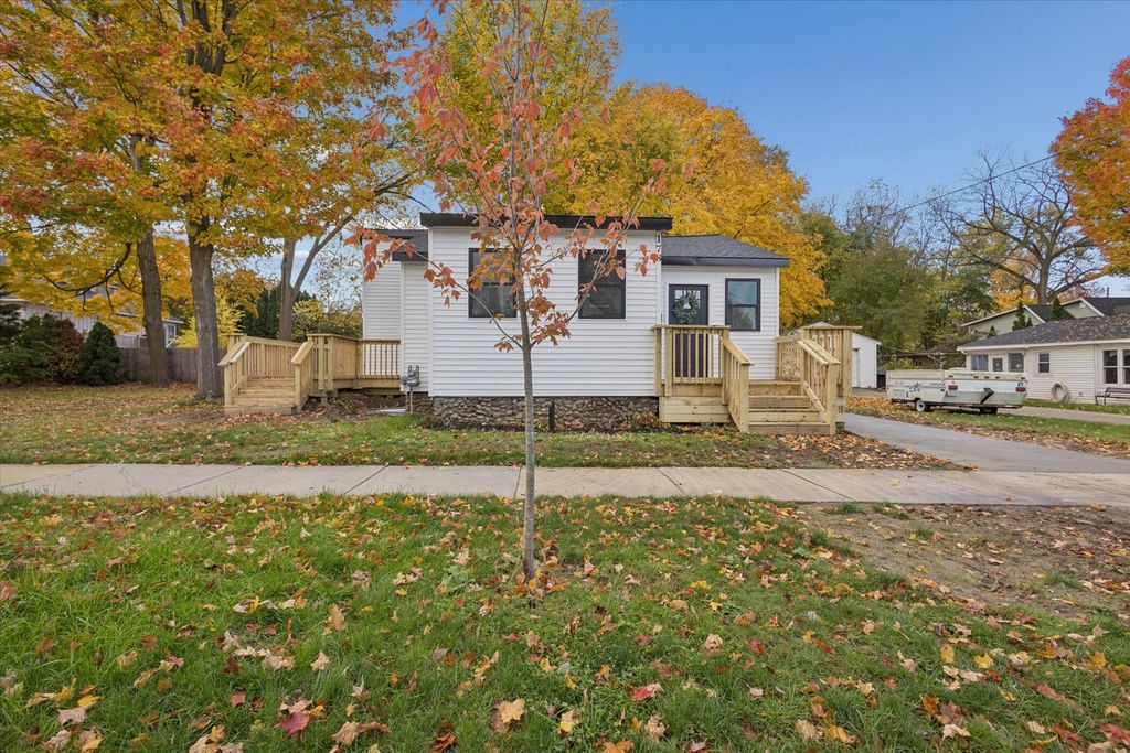 Photo of 178 Maple Street NE, Rockford, MI 49341 (MLS # 25057119)