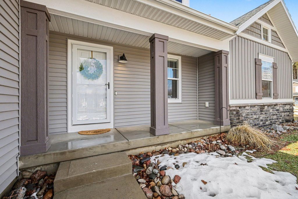 Photo of 1325 Remington Drive SE, Lowell, MI 49331 (MLS # 26006124)