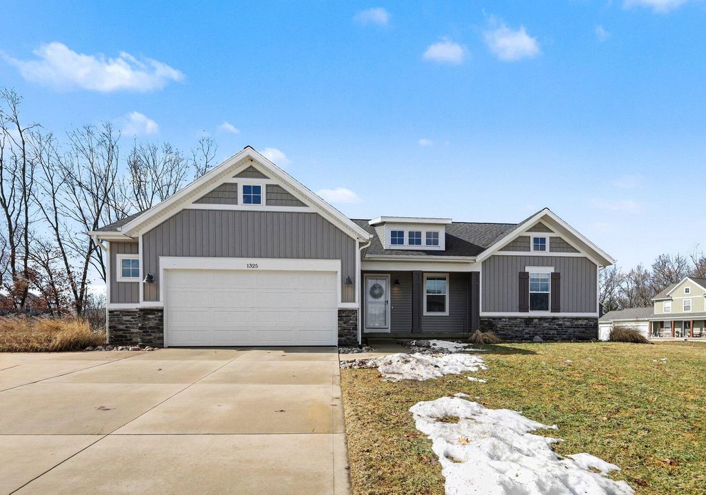 Photo of 1325 Remington Drive SE, Lowell, MI 49331 (MLS # 26006124)