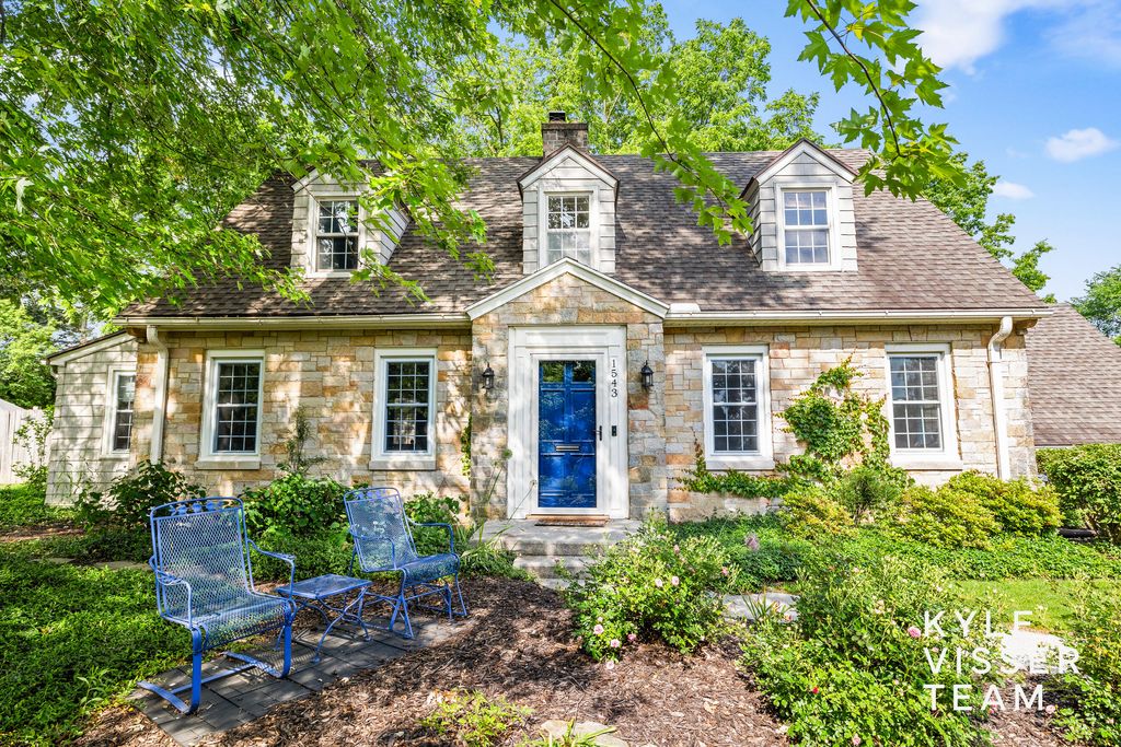 Photo of 1543 Edgewood Avenue SE, East Grand Rapids, MI 49506 (MLS # 26015279)