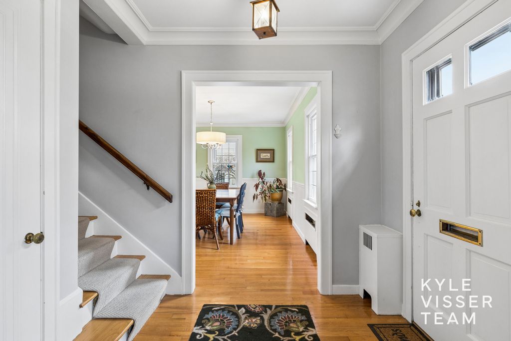 Photo of 1543 Edgewood Avenue SE, East Grand Rapids, MI 49506 (MLS # 26015279)