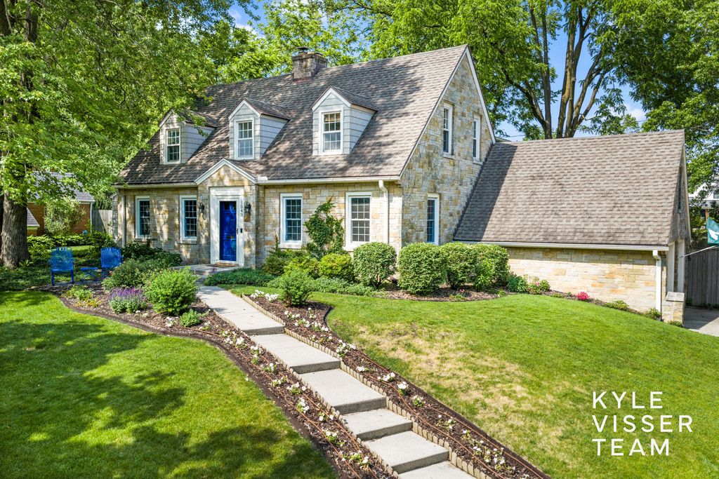 Photo of 1543 Edgewood Avenue SE, East Grand Rapids, MI 49506 (MLS # 26015279)