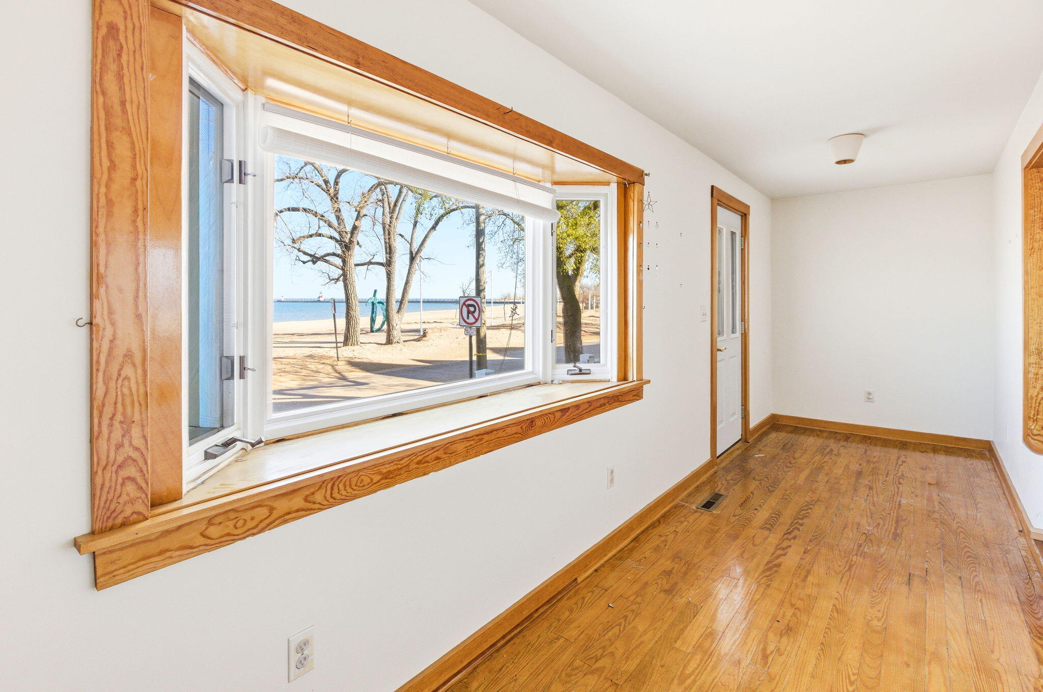 St. Joseph, Michigan, 49085, United States, 4 Bedrooms Bedrooms, ,2 BathroomsBathrooms,Residential,Active,2039017