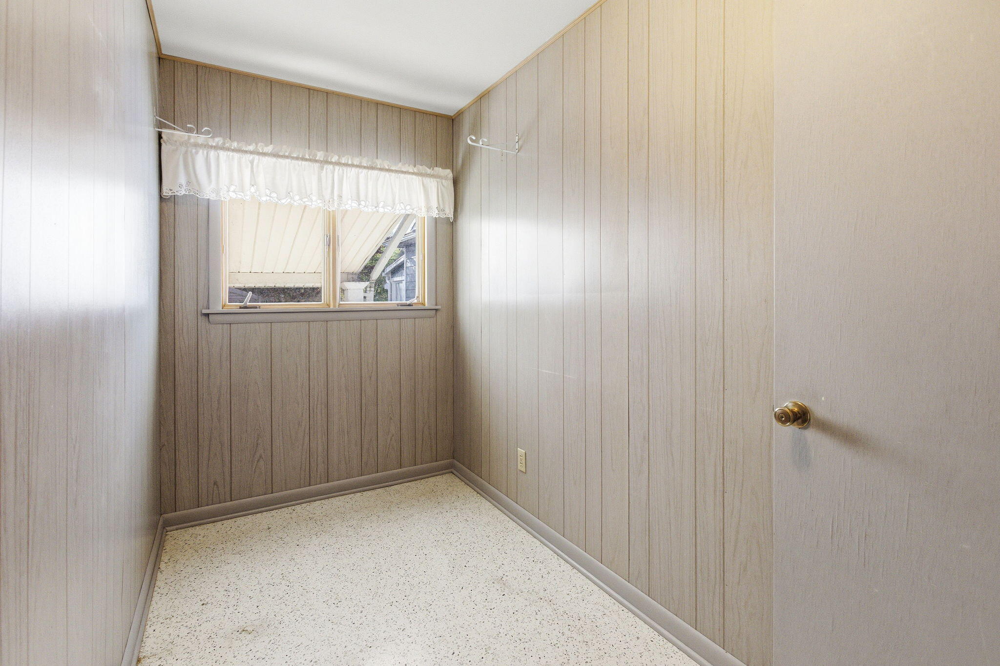 St. Joseph, Michigan, 49085, United States, 4 Bedrooms Bedrooms, ,2 BathroomsBathrooms,Residential,Active,2039017