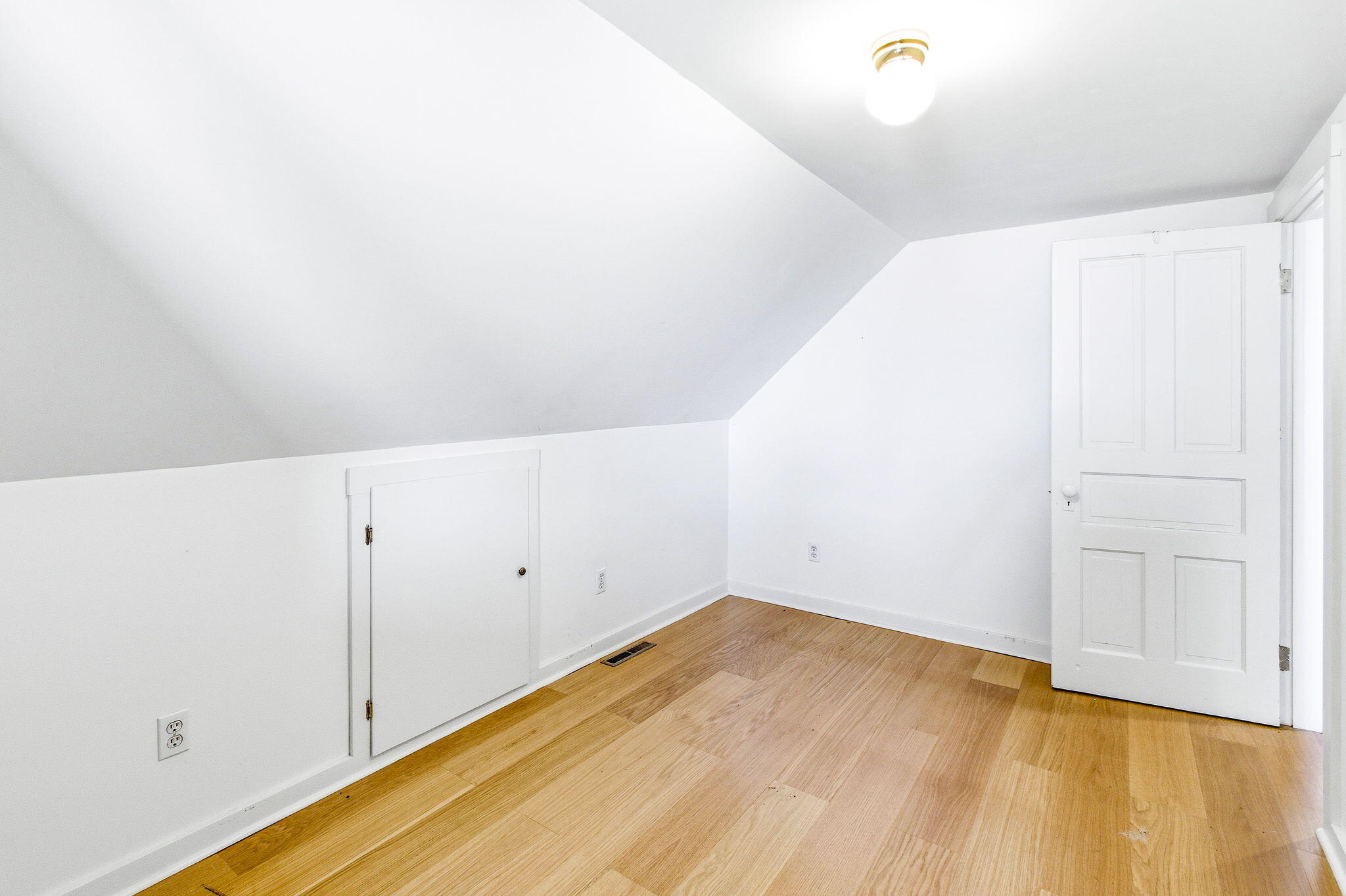 St. Joseph, Michigan, 49085, United States, 4 Bedrooms Bedrooms, ,2 BathroomsBathrooms,Residential,Active,2039017