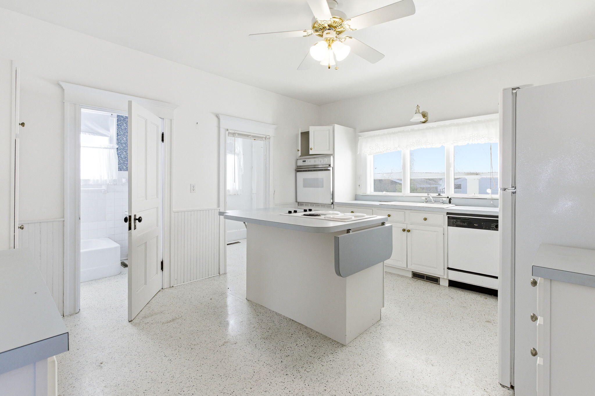 St. Joseph, Michigan, 49085, United States, 4 Bedrooms Bedrooms, ,2 BathroomsBathrooms,Residential,Active,2039017