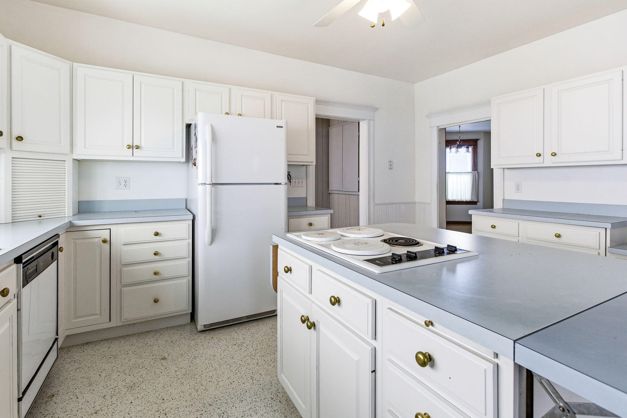 St. Joseph, Michigan, 49085, United States, 4 Bedrooms Bedrooms, ,2 BathroomsBathrooms,Residential,Active,2039017