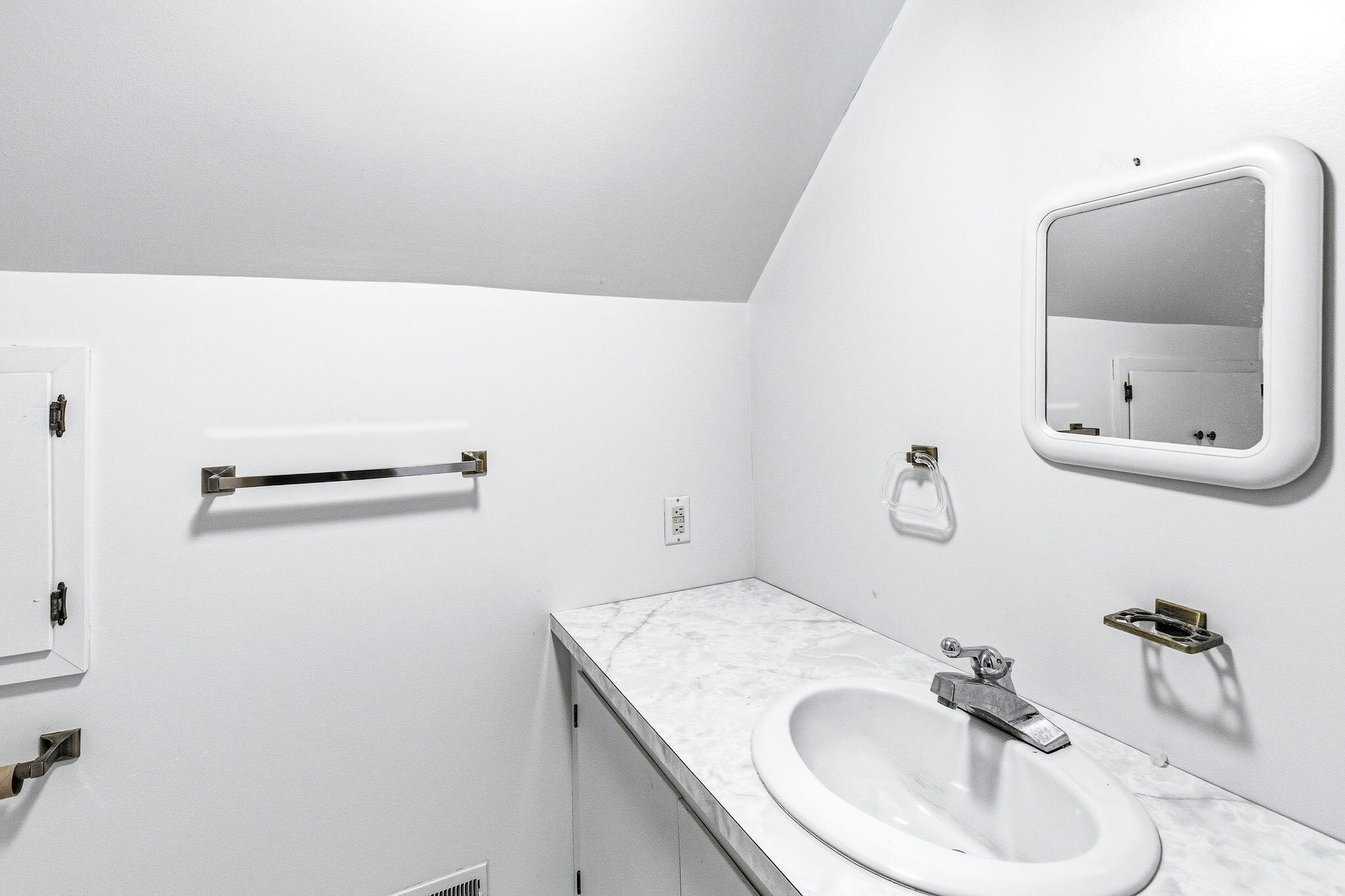 St. Joseph, Michigan, 49085, United States, 4 Bedrooms Bedrooms, ,2 BathroomsBathrooms,Residential,Active,2039017