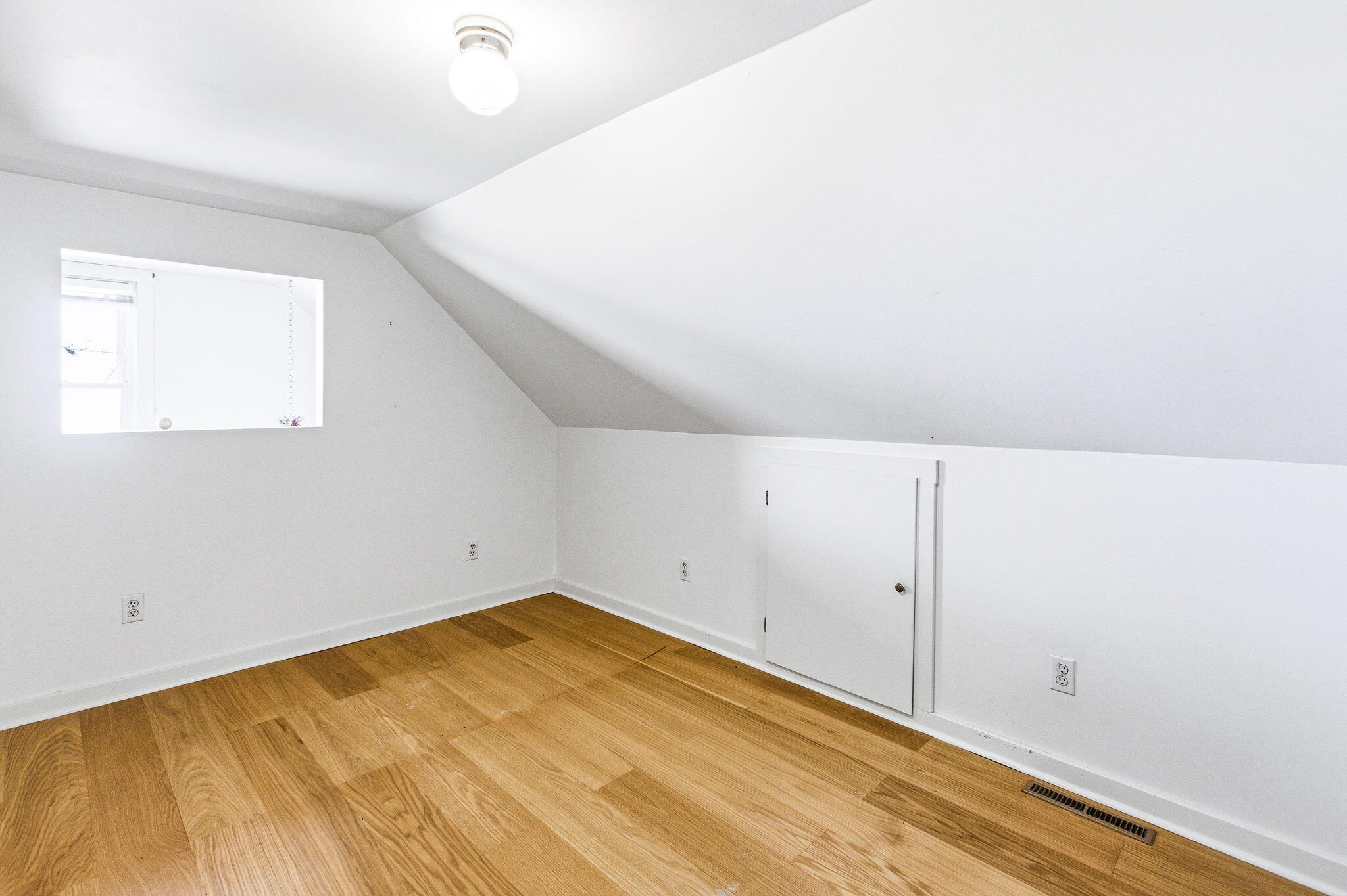 St. Joseph, Michigan, 49085, United States, 4 Bedrooms Bedrooms, ,2 BathroomsBathrooms,Residential,Active,2039017