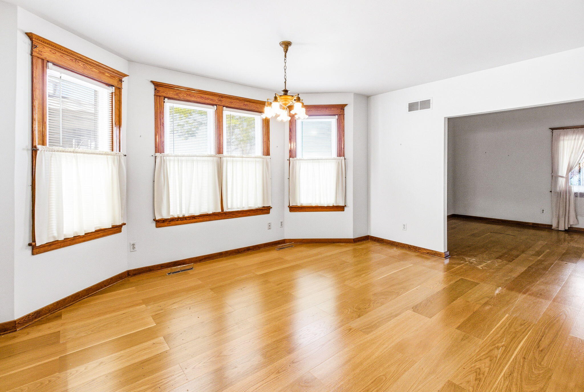 St. Joseph, Michigan, 49085, United States, 4 Bedrooms Bedrooms, ,2 BathroomsBathrooms,Residential,Active,2039017