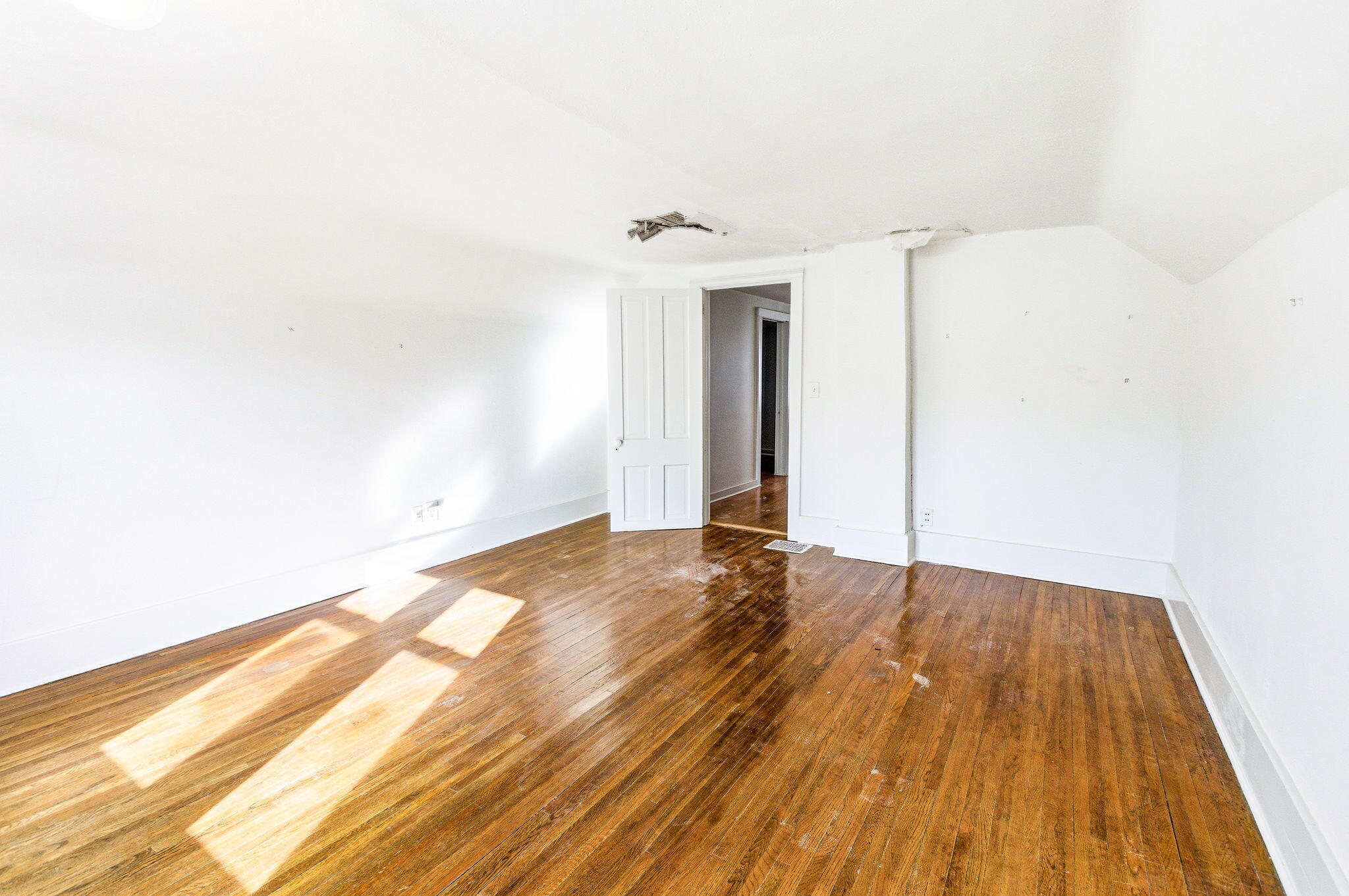 St. Joseph, Michigan, 49085, United States, 4 Bedrooms Bedrooms, ,2 BathroomsBathrooms,Residential,Active,2039017