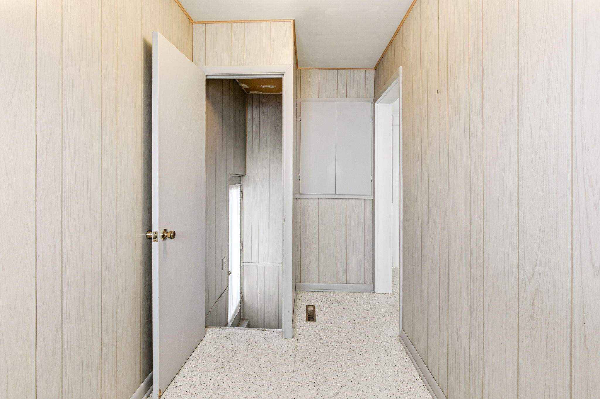 St. Joseph, Michigan, 49085, United States, 4 Bedrooms Bedrooms, ,2 BathroomsBathrooms,Residential,Active,2039017