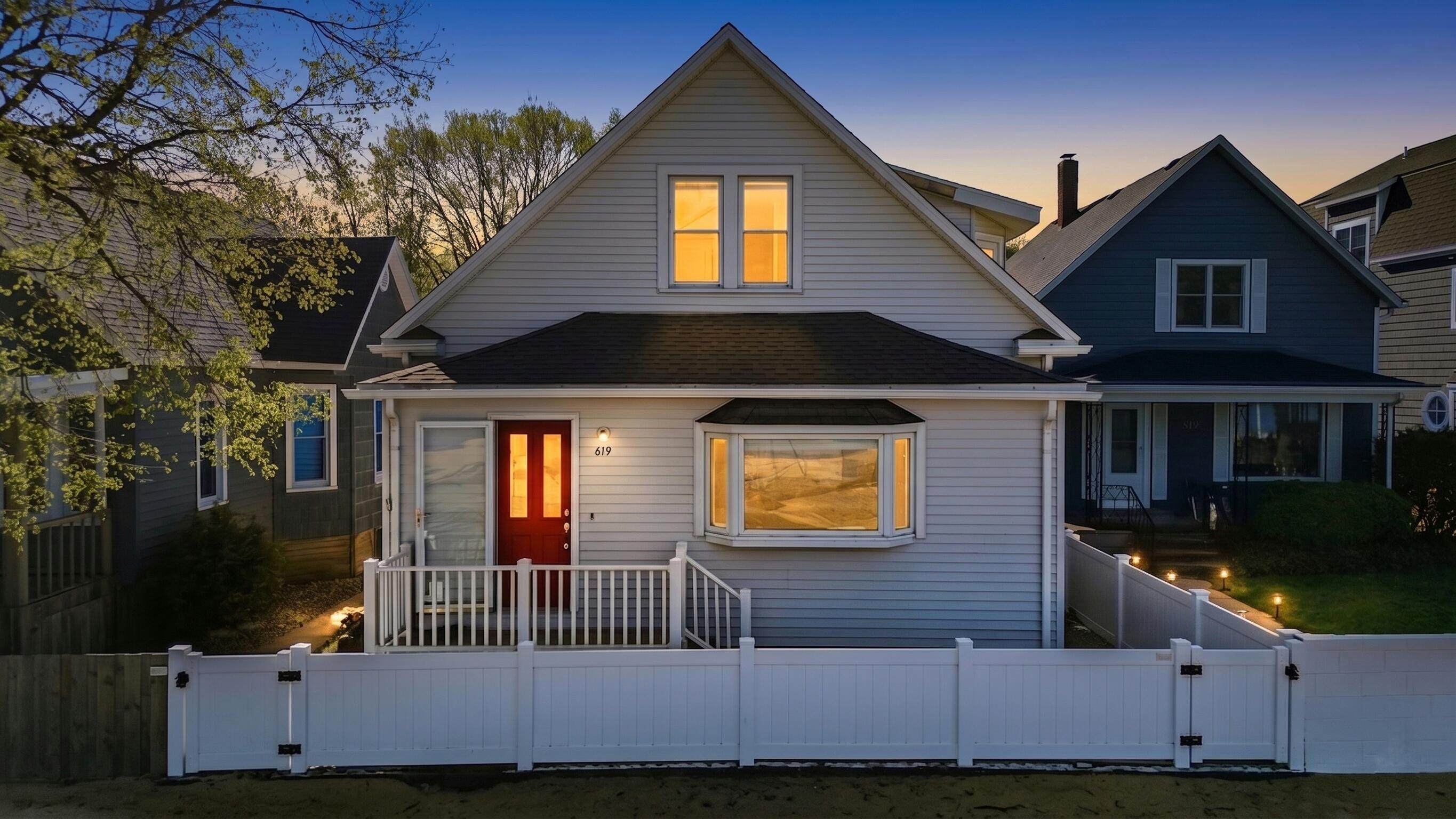 St. Joseph, Michigan, 49085, United States, 4 Bedrooms Bedrooms, ,2 BathroomsBathrooms,Residential,Active,2039017