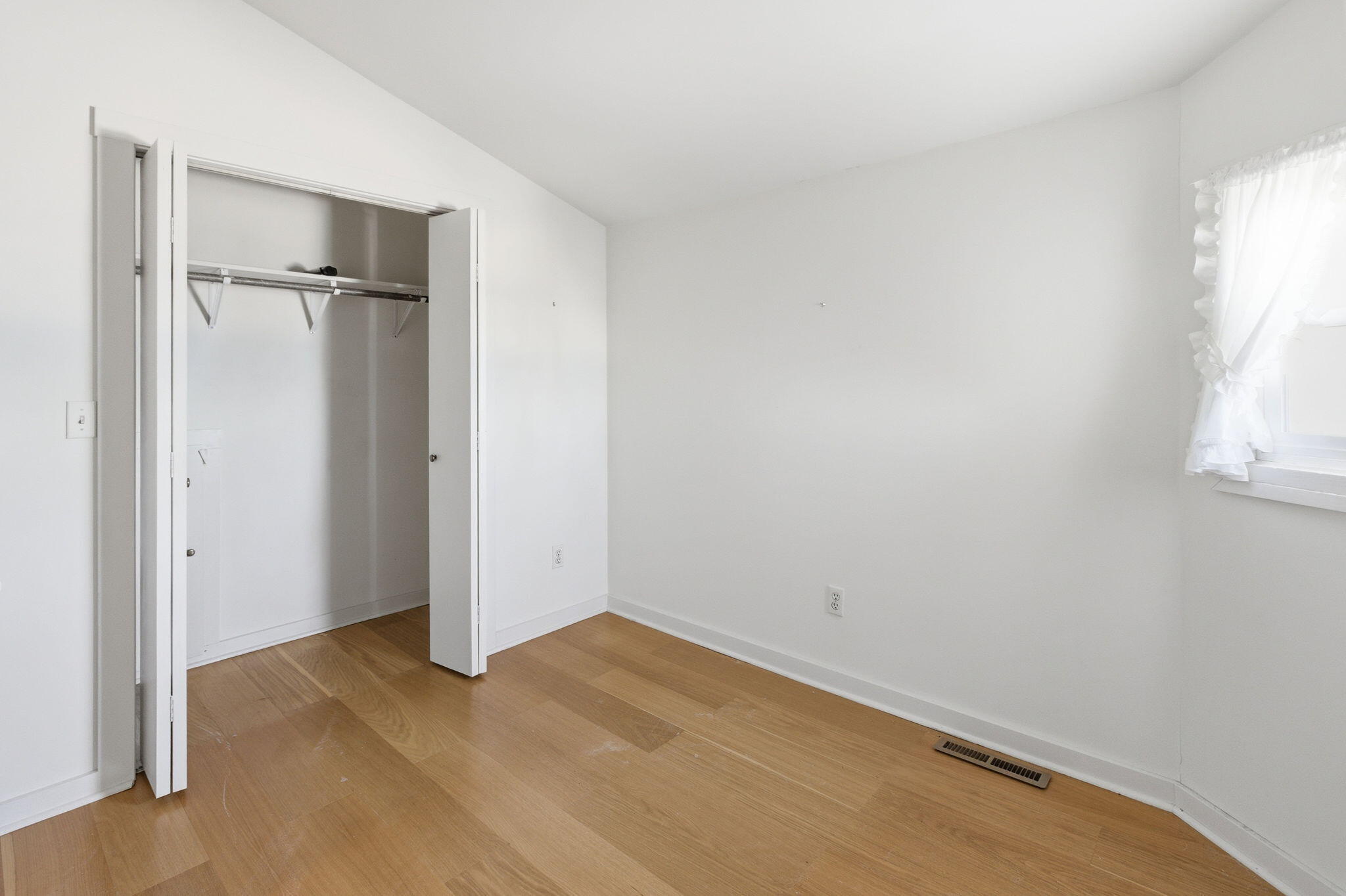 St. Joseph, Michigan, 49085, United States, 4 Bedrooms Bedrooms, ,2 BathroomsBathrooms,Residential,Active,2039017