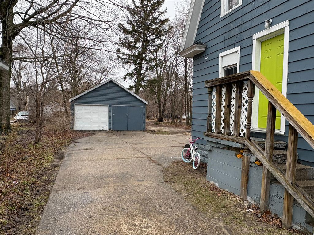 Photo of 314 W Southern Avenue, Muskegon, MI 49441 (MLS # 26010977)