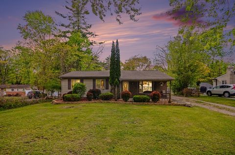 Photo of 22531 Leewright Avenue, Southfield, MI 48033 (MLS # 26021781)