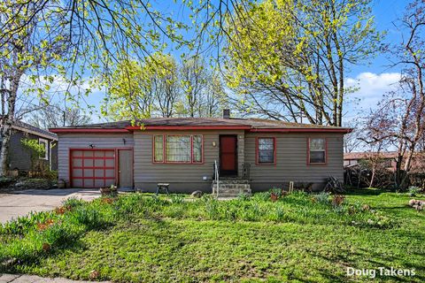 Photo of 402 Shirley Street NE, Grand Rapids, MI 49503 (MLS # 26017229)