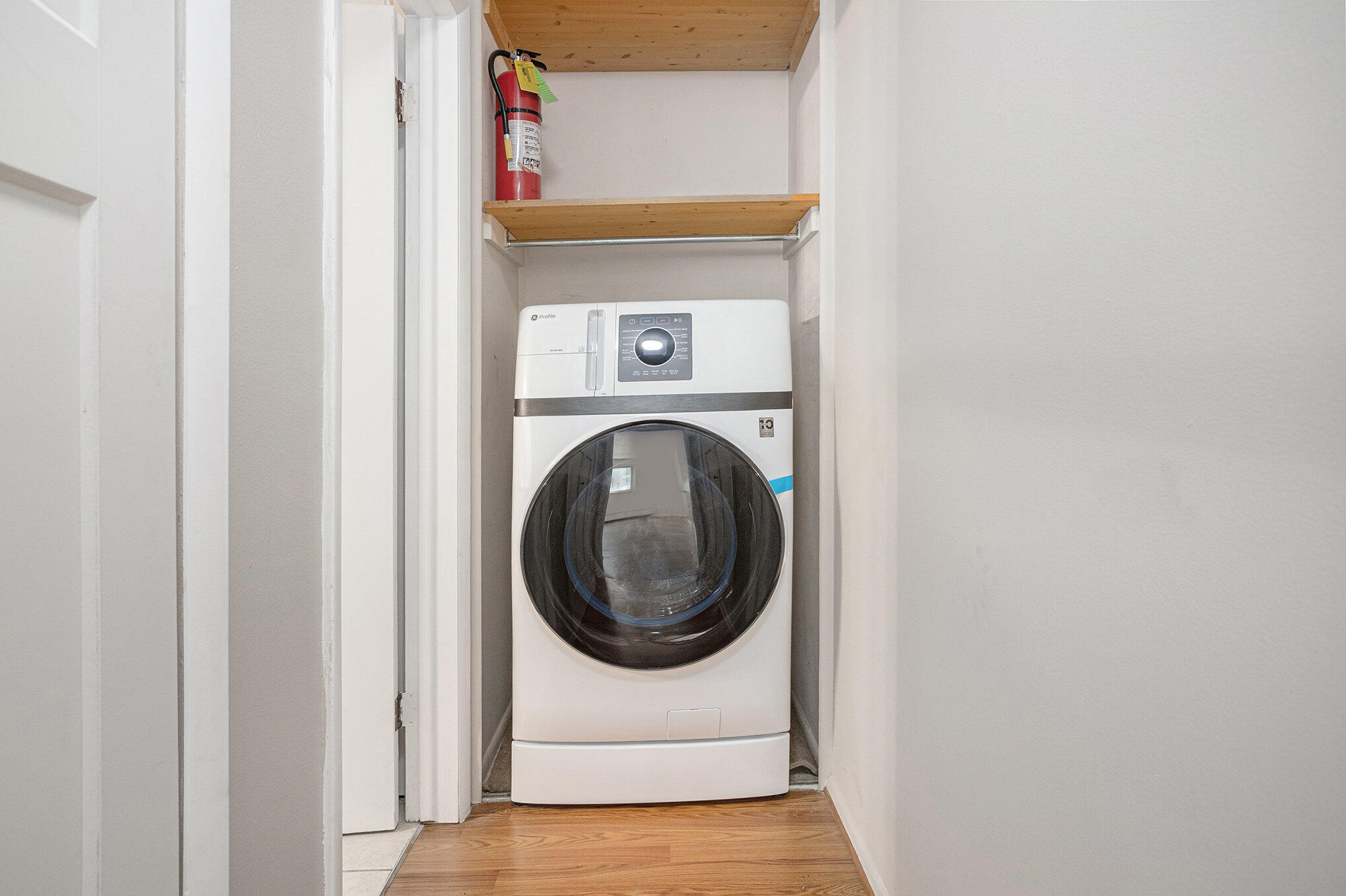 Kalamazoo, Michigan 49008, United States, 2 Bedrooms Bedrooms, ,1 BathroomBathrooms,Residential,Active,250522