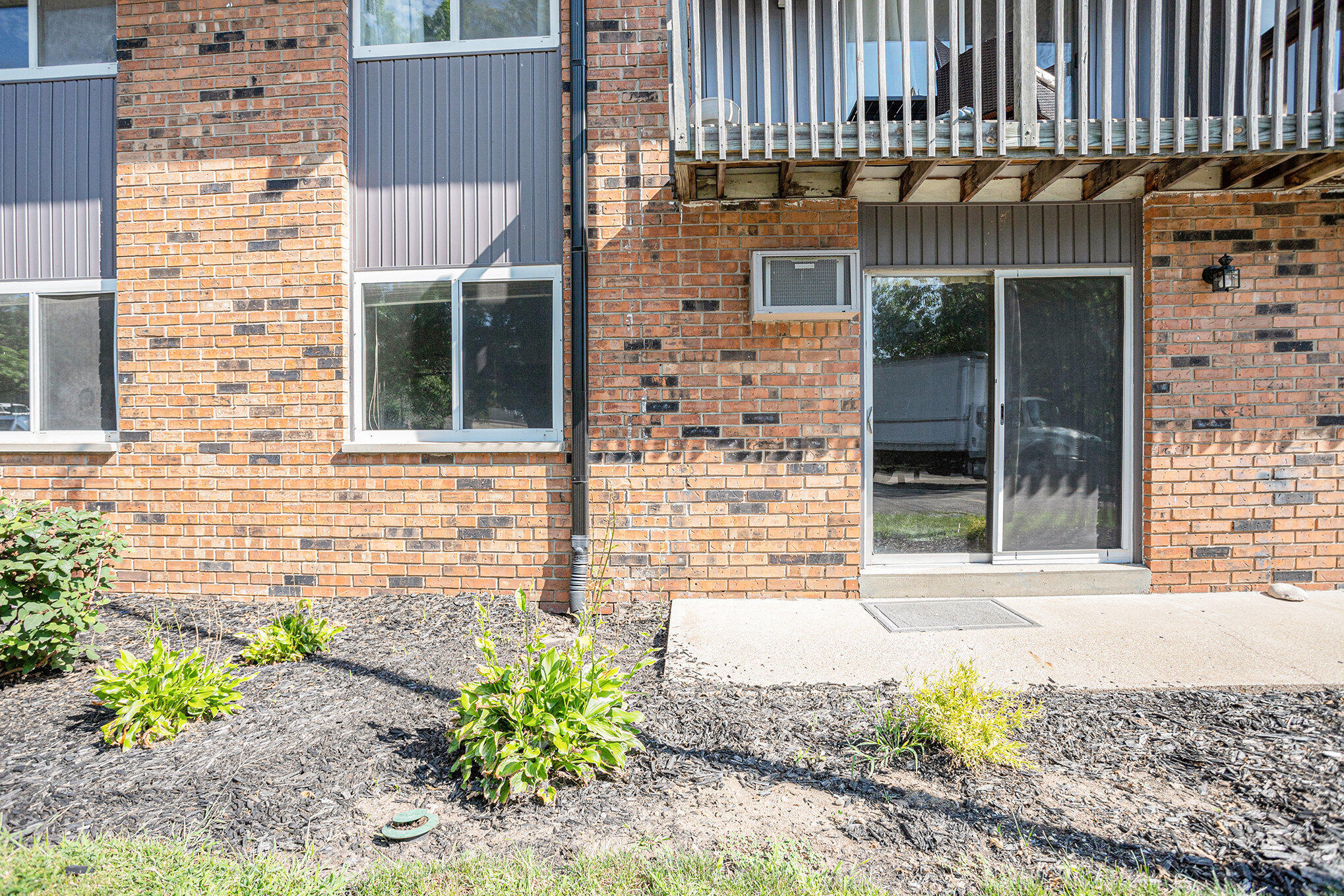 Kalamazoo, Michigan 49008, United States, 2 Bedrooms Bedrooms, ,1 BathroomBathrooms,Residential,Active,250522