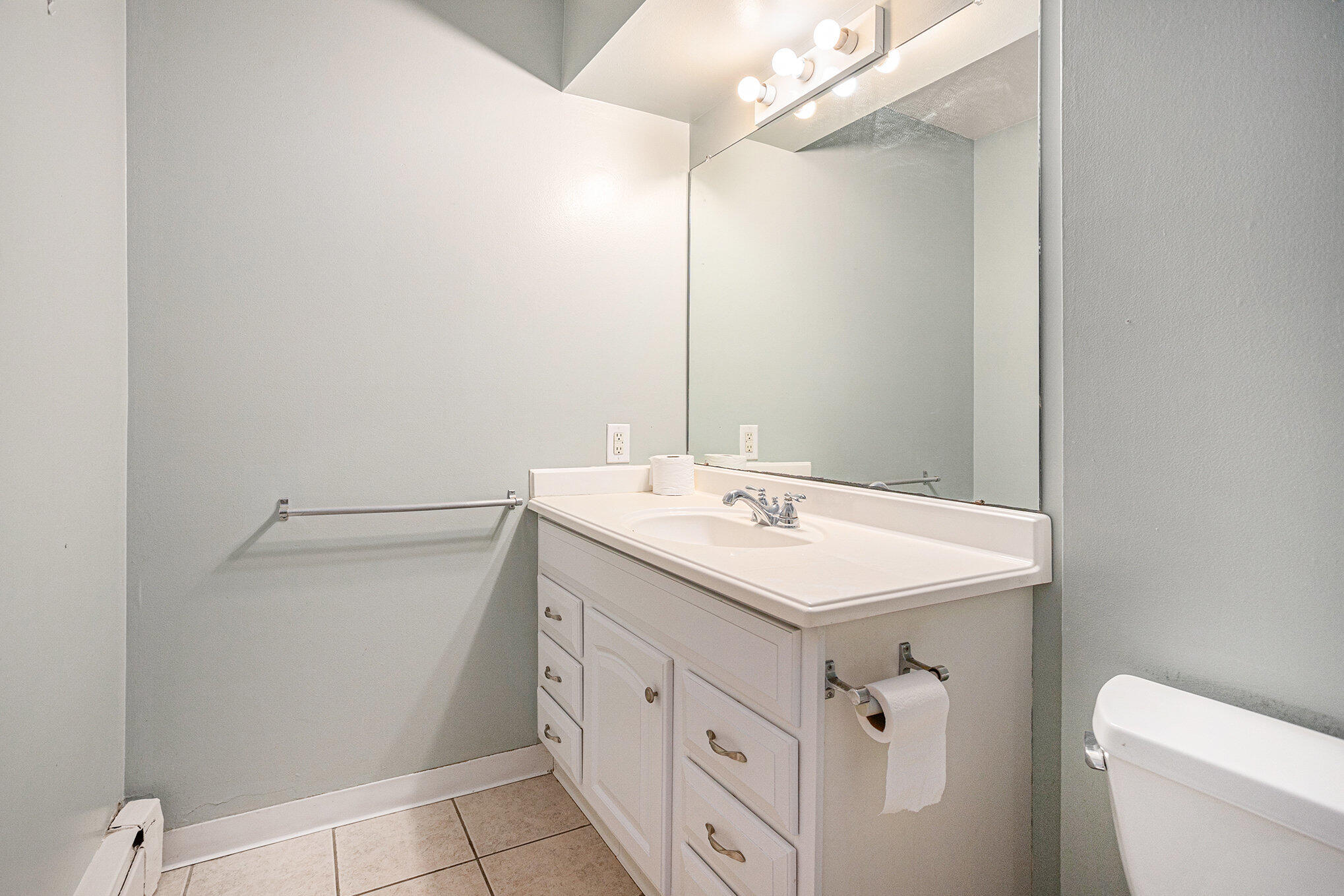 Kalamazoo, Michigan 49008, United States, 2 Bedrooms Bedrooms, ,1 BathroomBathrooms,Residential,Active,250522