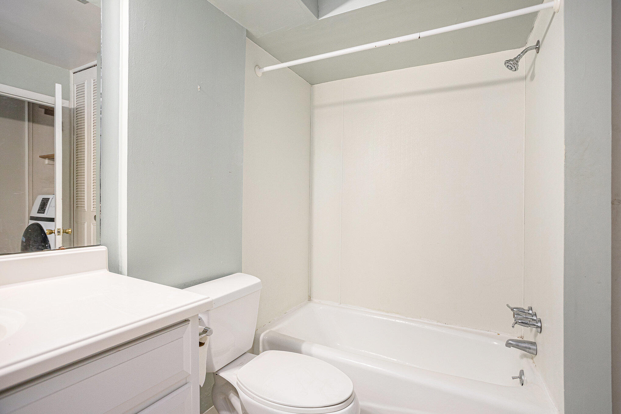 Kalamazoo, Michigan 49008, United States, 2 Bedrooms Bedrooms, ,1 BathroomBathrooms,Residential,Active,250522