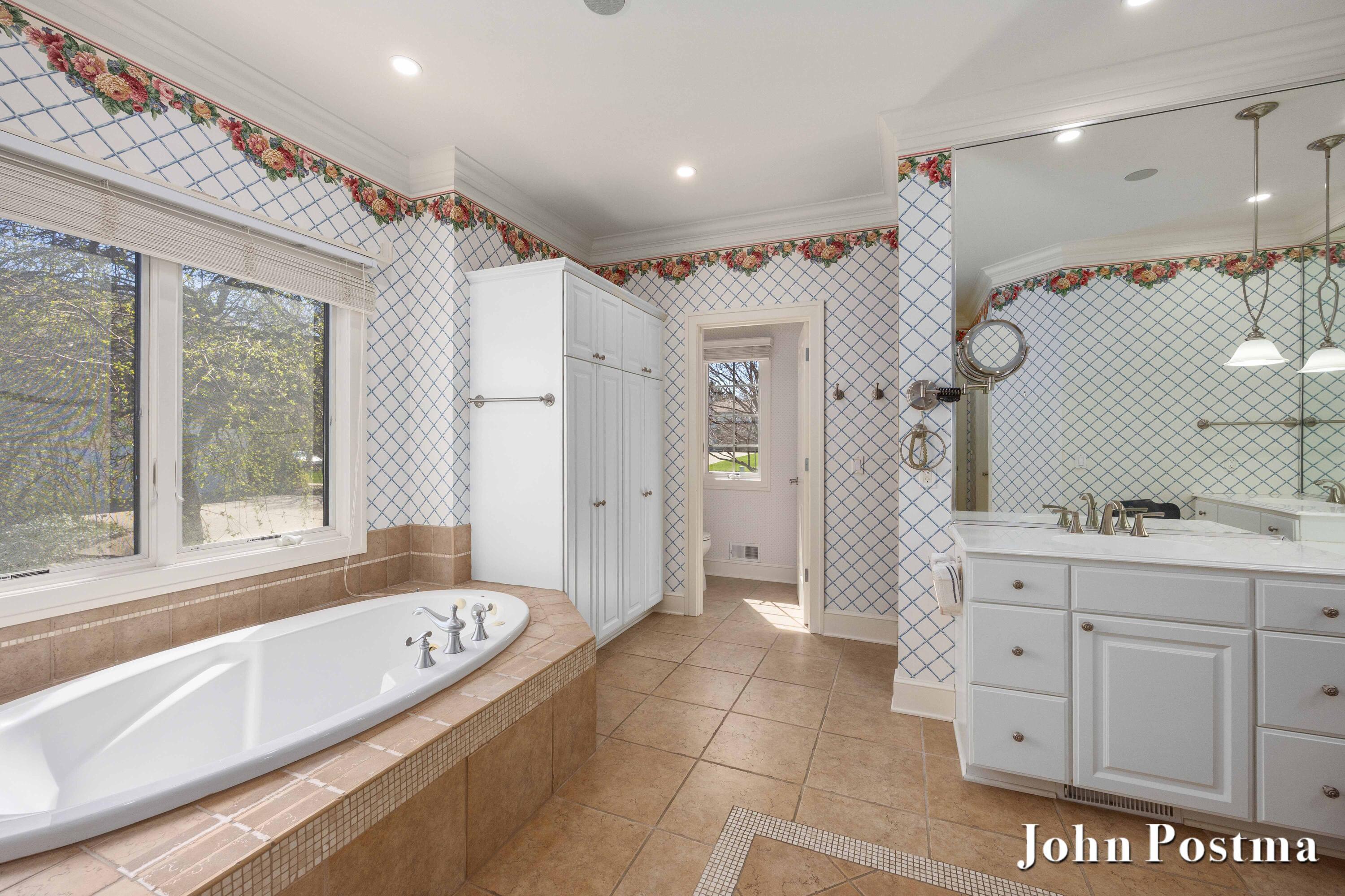 Caledonia, Michigan, 49316, United States, 5 Bedrooms Bedrooms, ,5 BathroomsBathrooms,Residential,Active,2036686