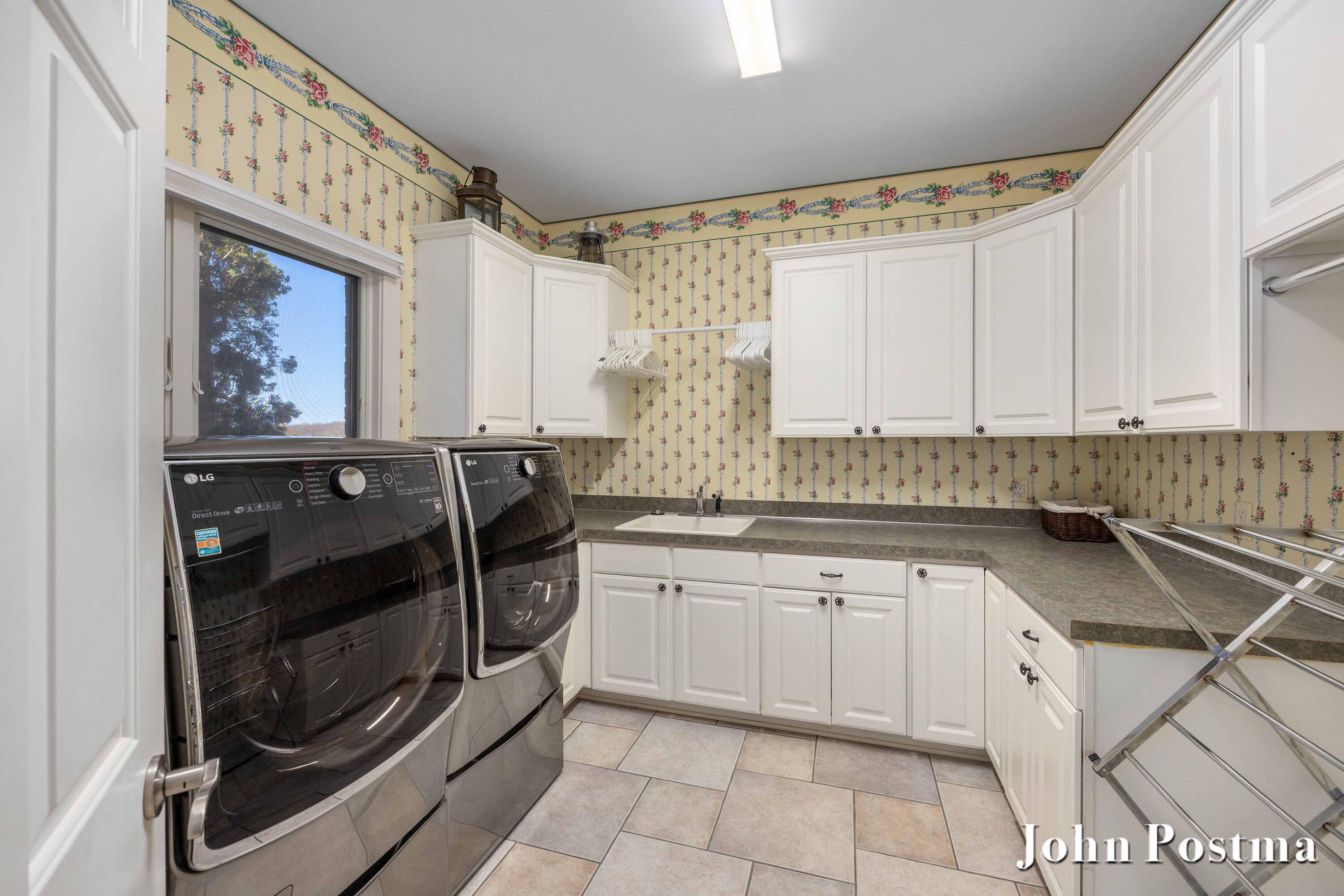 Caledonia, Michigan, 49316, United States, 5 Bedrooms Bedrooms, ,5 BathroomsBathrooms,Residential,Active,2036686