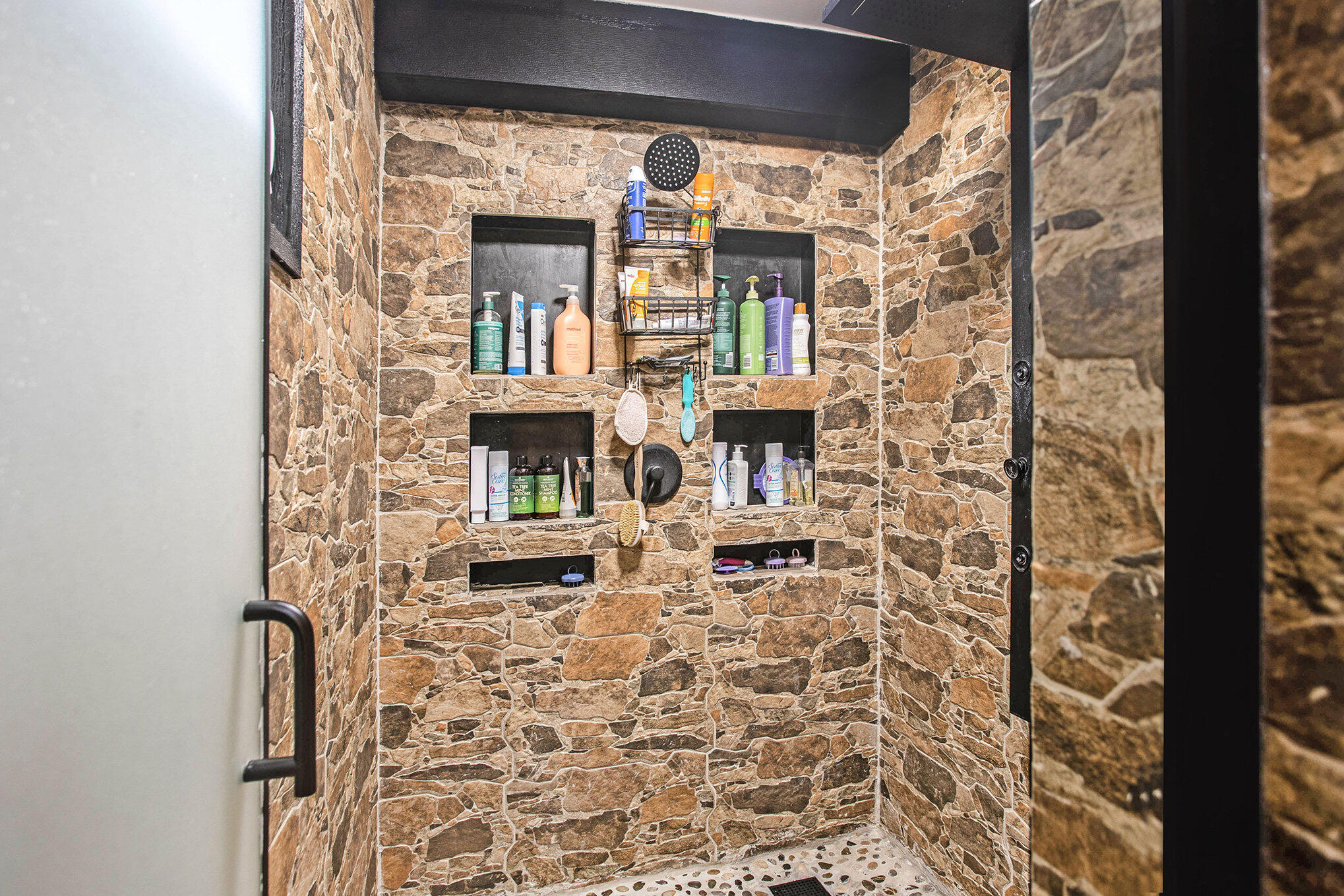 Constantine, Michigan 49042, United States, 3 Bedrooms Bedrooms, ,1 BathroomBathrooms,Residential,Pending,205587