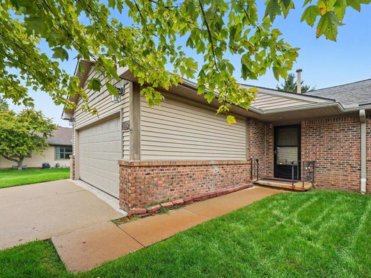 905 MOORE DR, CHELSEA, MI 48118 - Image 0fd7608bee797900d79ddfc4e85a2a67/3610158021